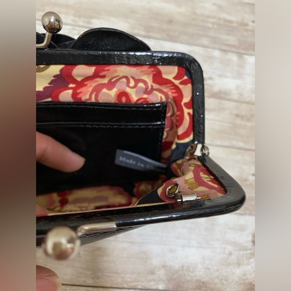 Brighton Purse Small Black Patent Leather Flower Floral Lining - Picture 14 of 16